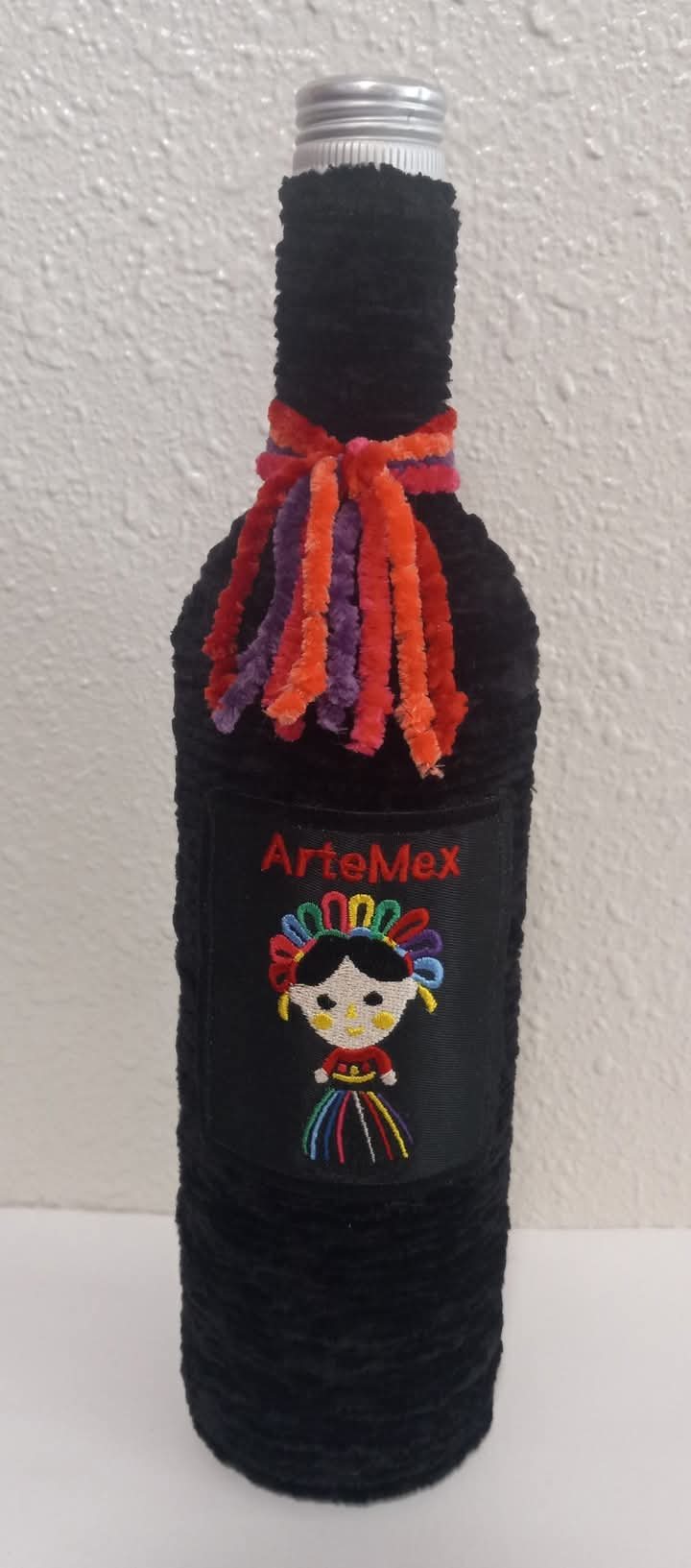Botella decorada ArteMex — vidrio y estambre
