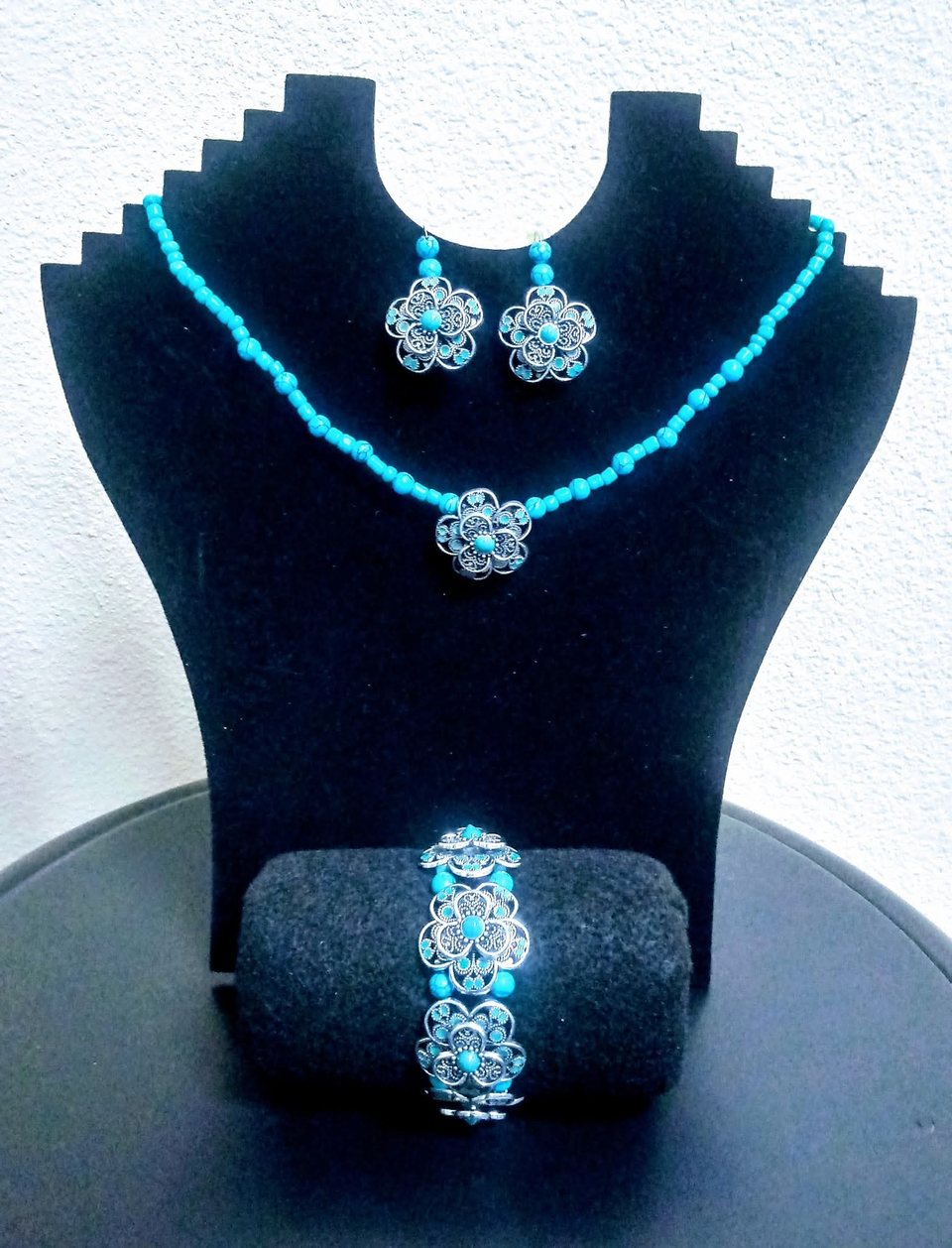 Set turquesa — collar, aretes y pulsera