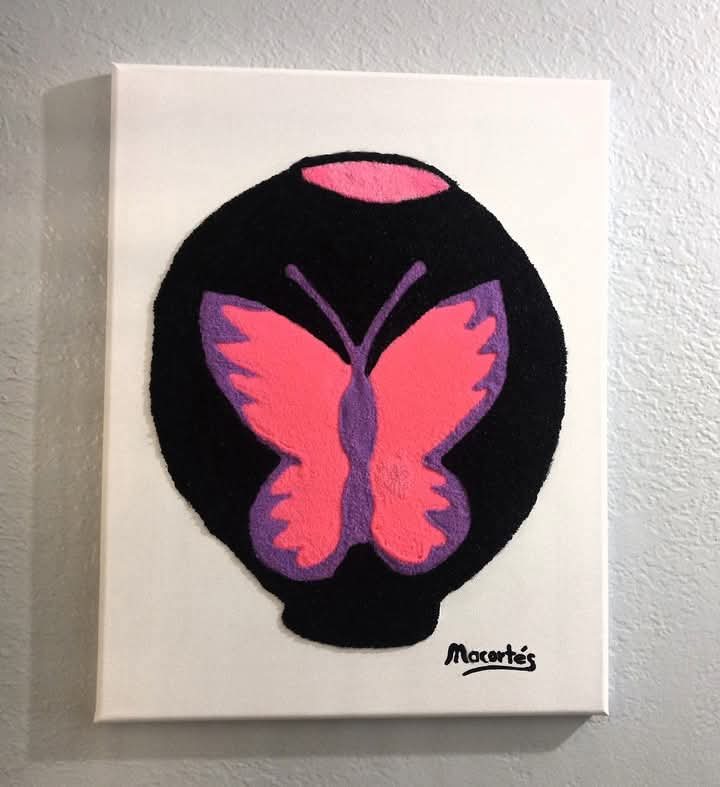 MacJarrón-Butterfly — arena de colores sobre lienzo, 14 × 18 in